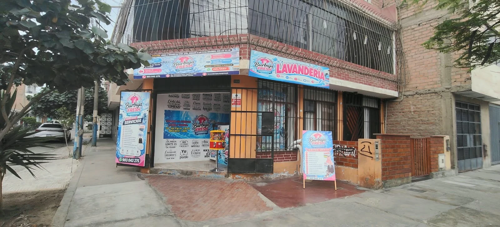 Fachada real del local de Burbuja Fresh en Comas