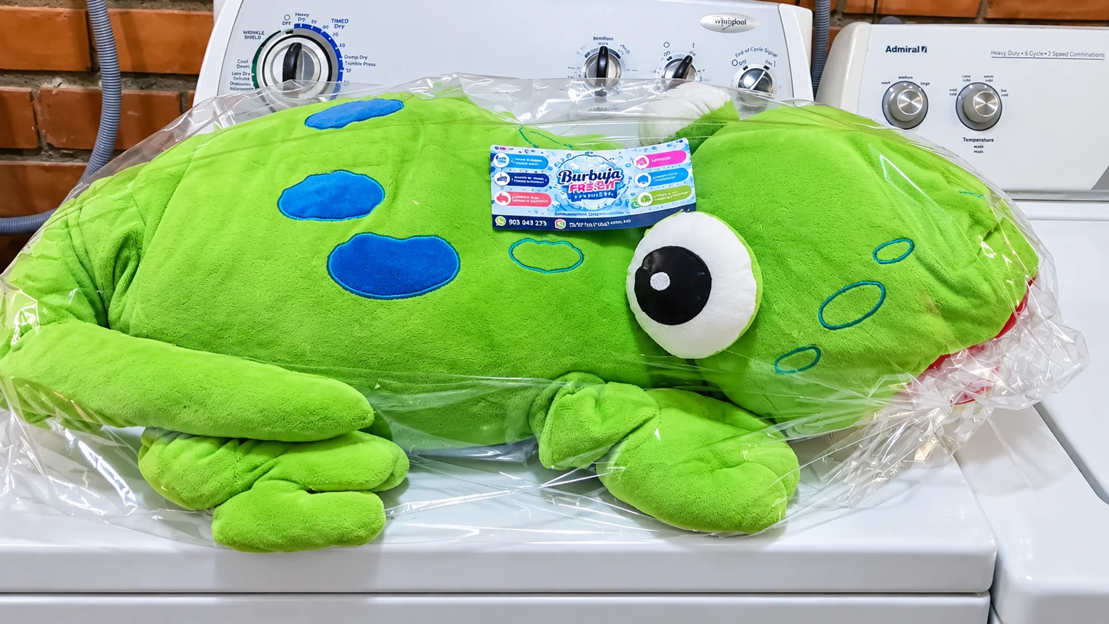 Peluche verde protegido en empaque transparente